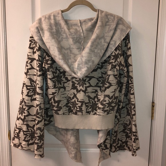 Unique Bell Sleeve Sweatshirt - Picture 2 of 8